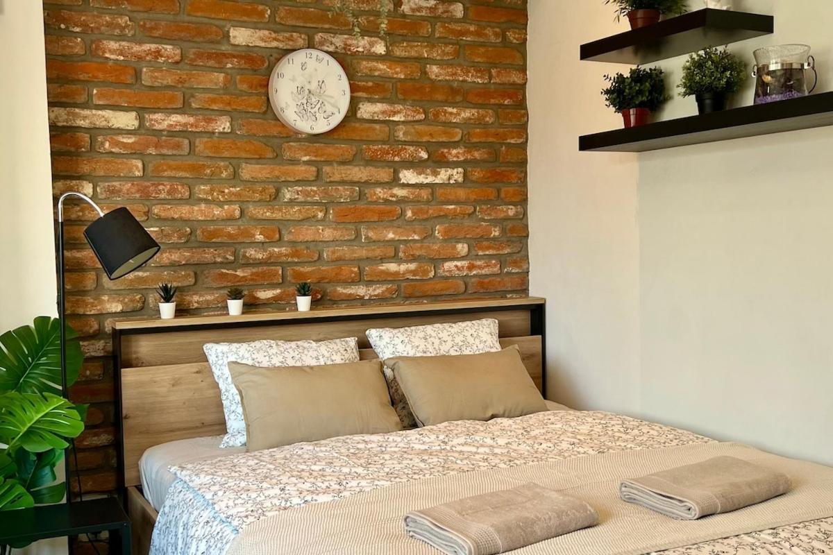 Adm Cozy In Center - Netflix, Coffee, Ac Апартаменти *